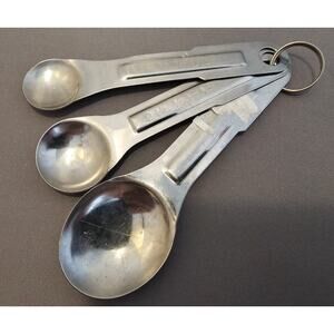 Set Of 3 Stainless Steel Measuring Spoons w/Ring